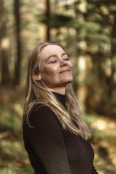 Sabine Nicklas | natuerlich.verbunden | Urweiblichkeit • Schamanismus • Ätherische Öle Erlebnisevents